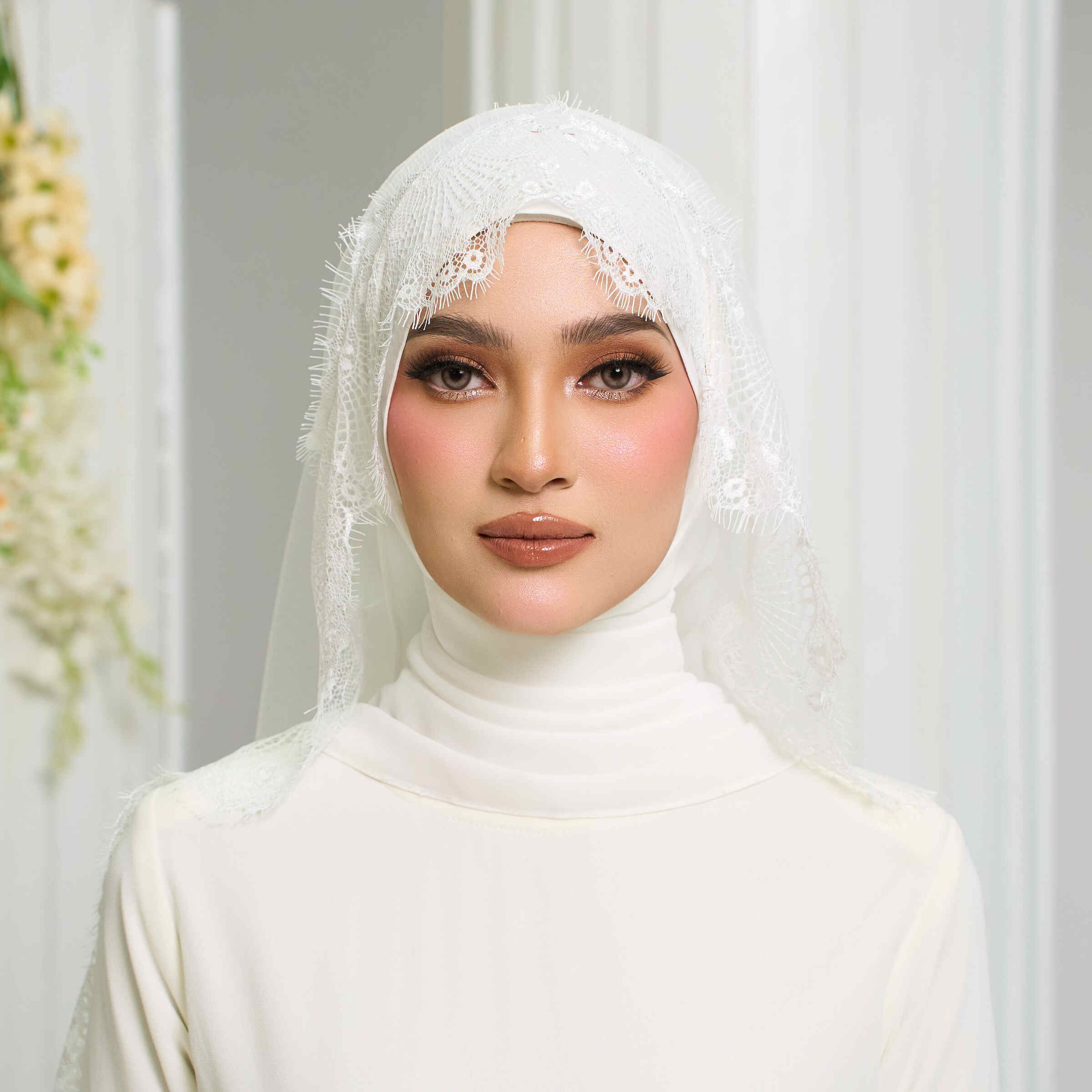 Dahlia French Veil in Off White