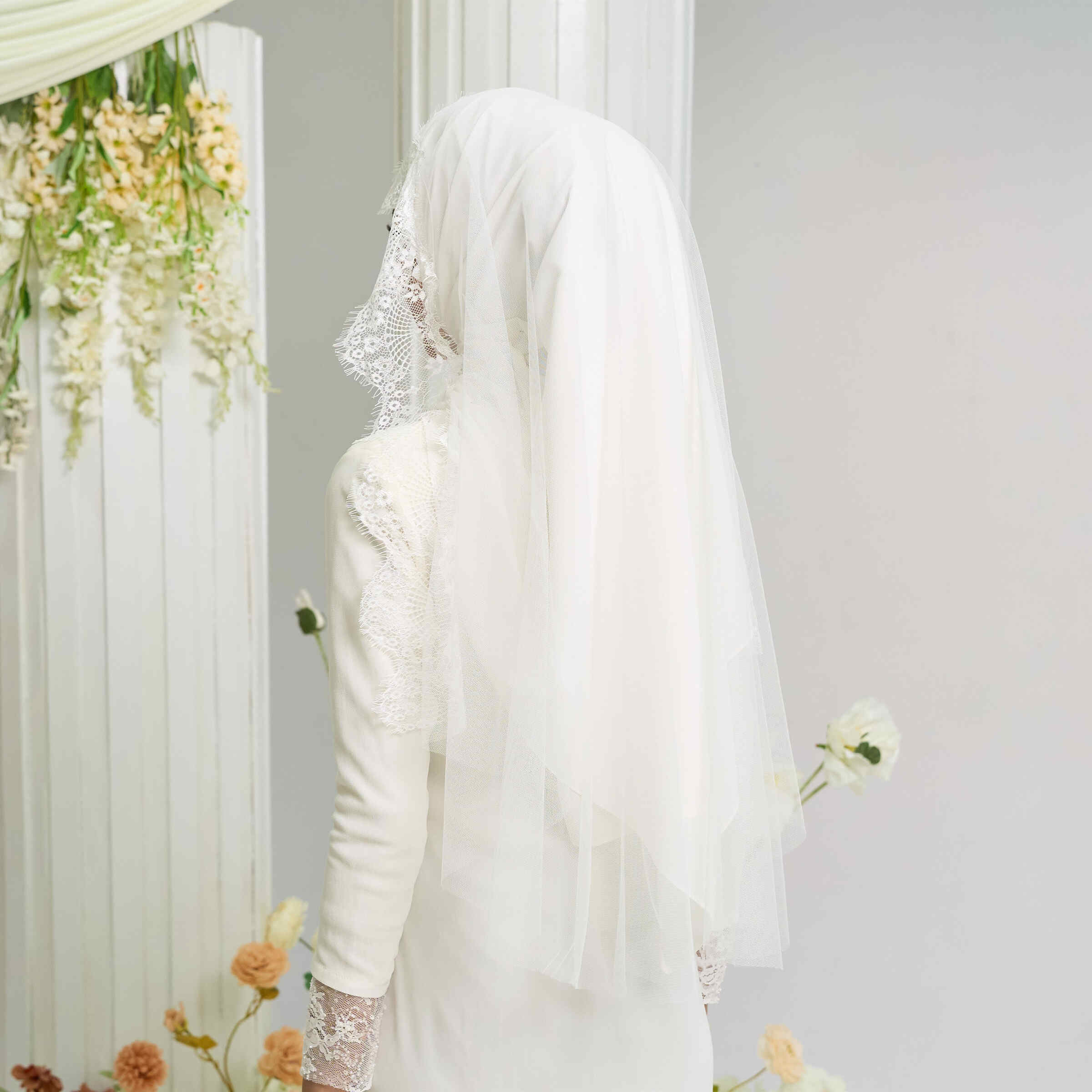 Dahlia French Veil in Off White