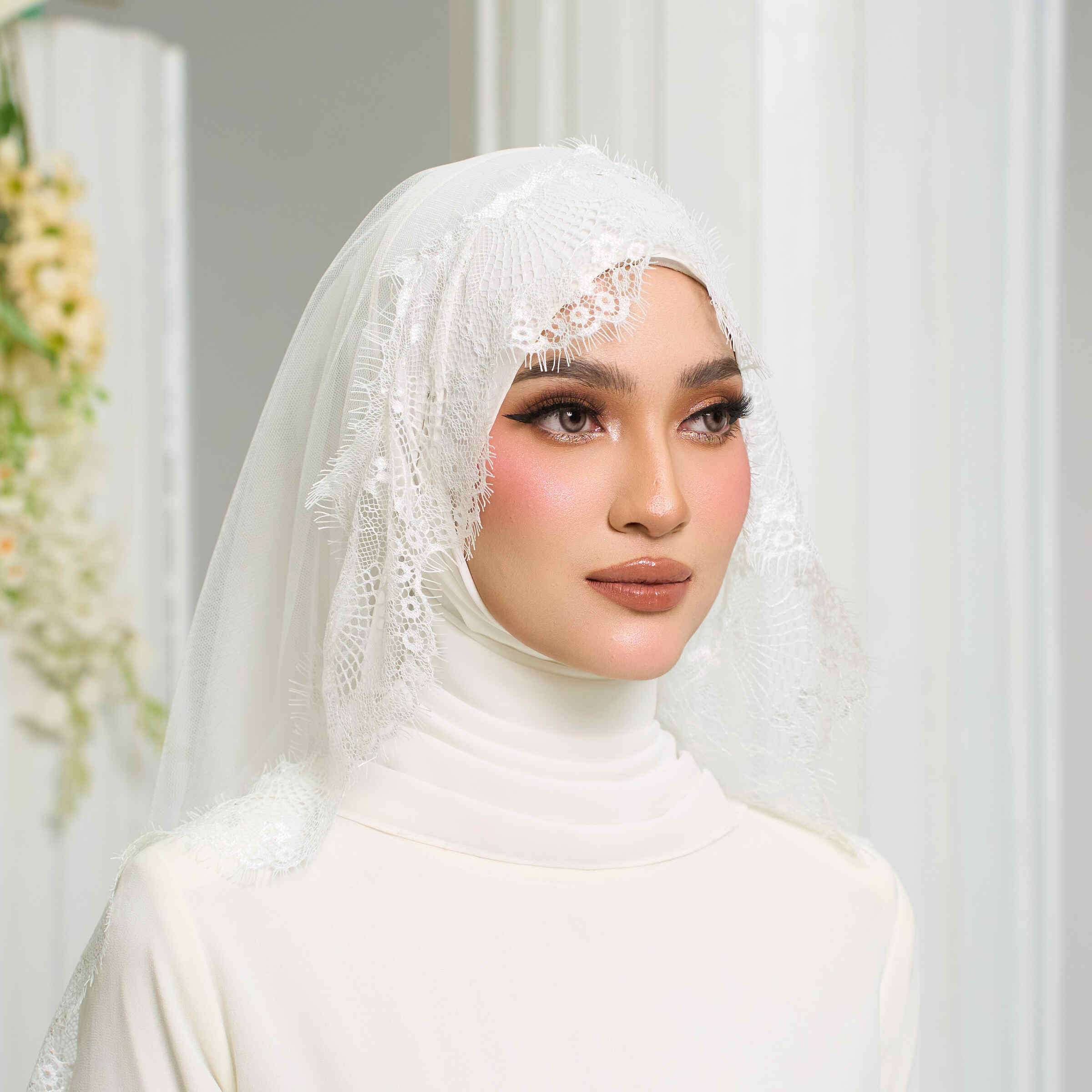 Dahlia French Veil in Off White