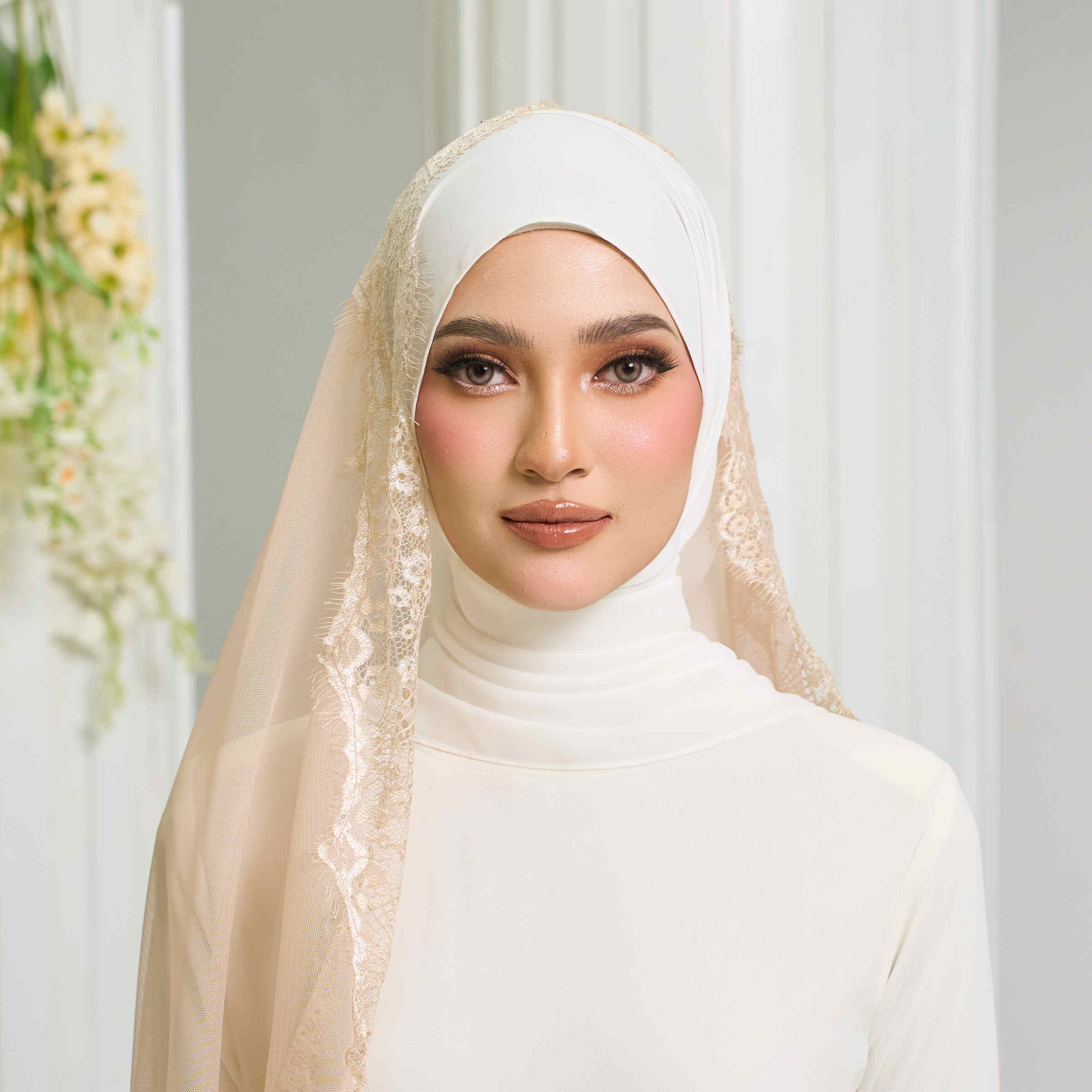Dahlia French Veil in Champagne