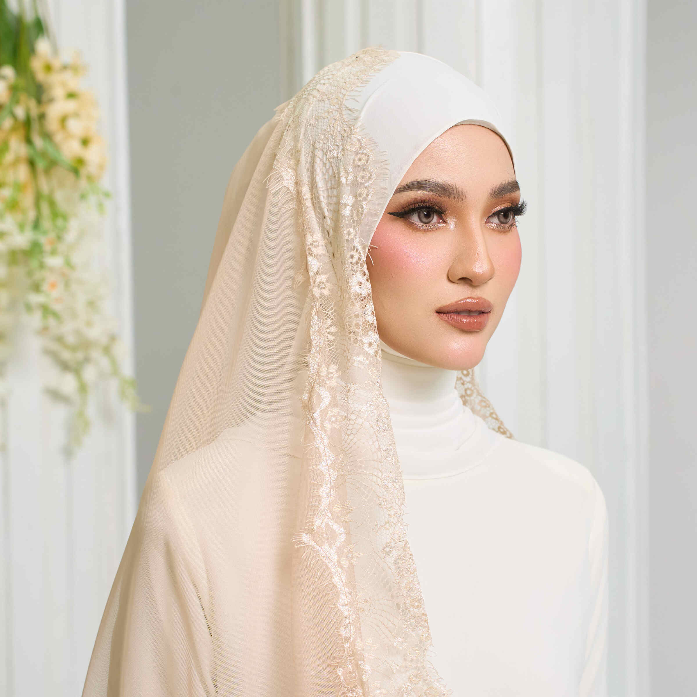 Dahlia French Veil in Champagne