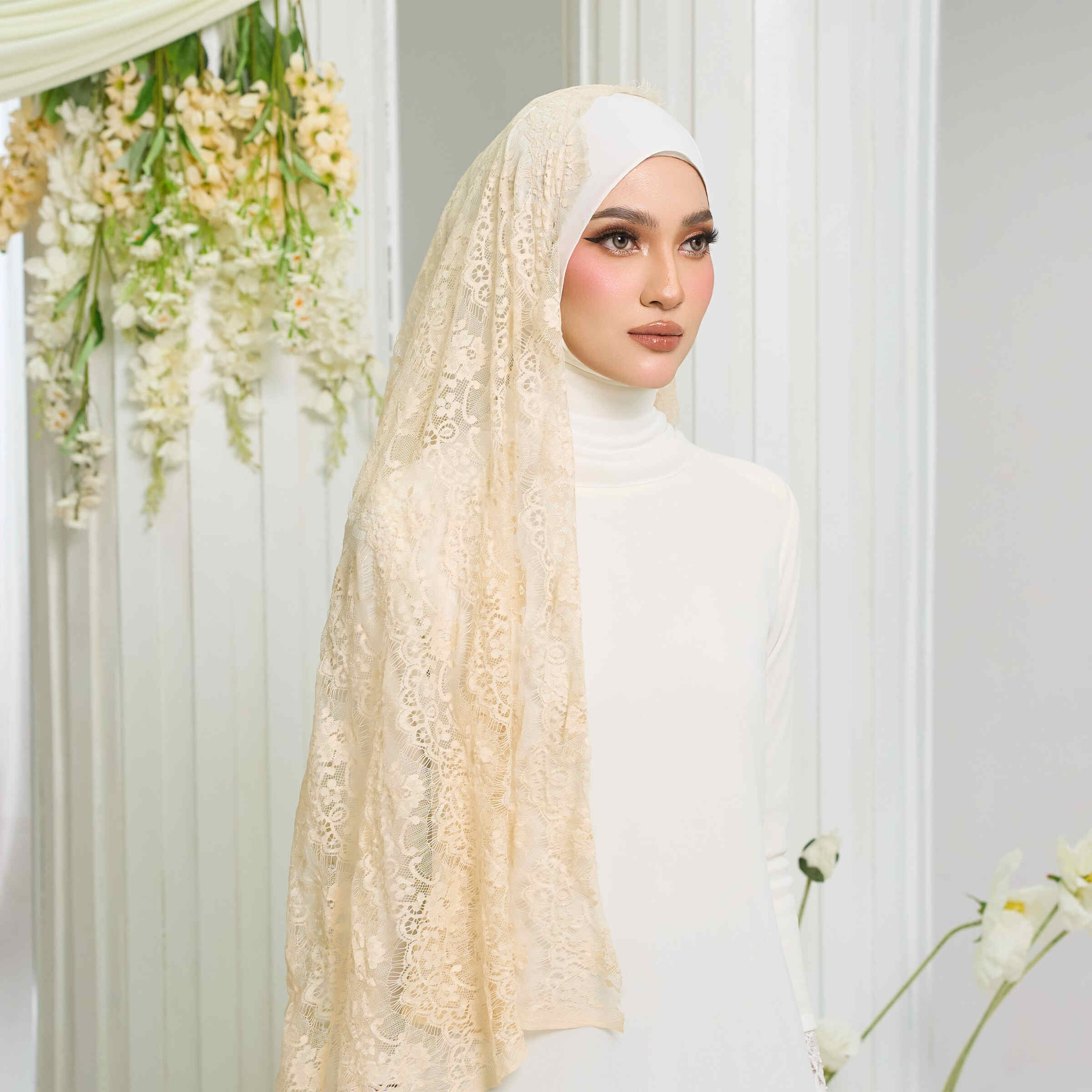 Lacey Veil in Champagne