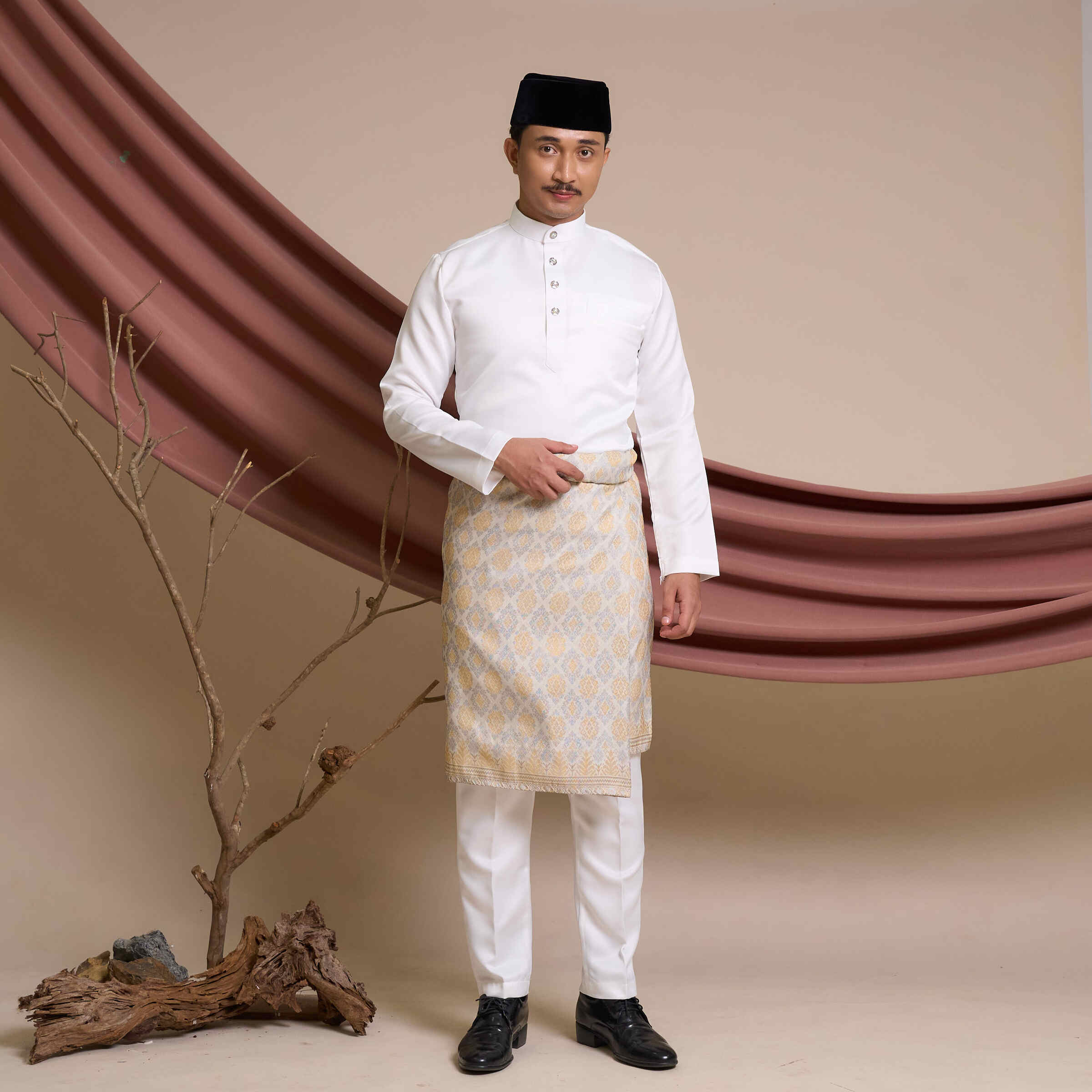 Arjuna Royal in Off White 1