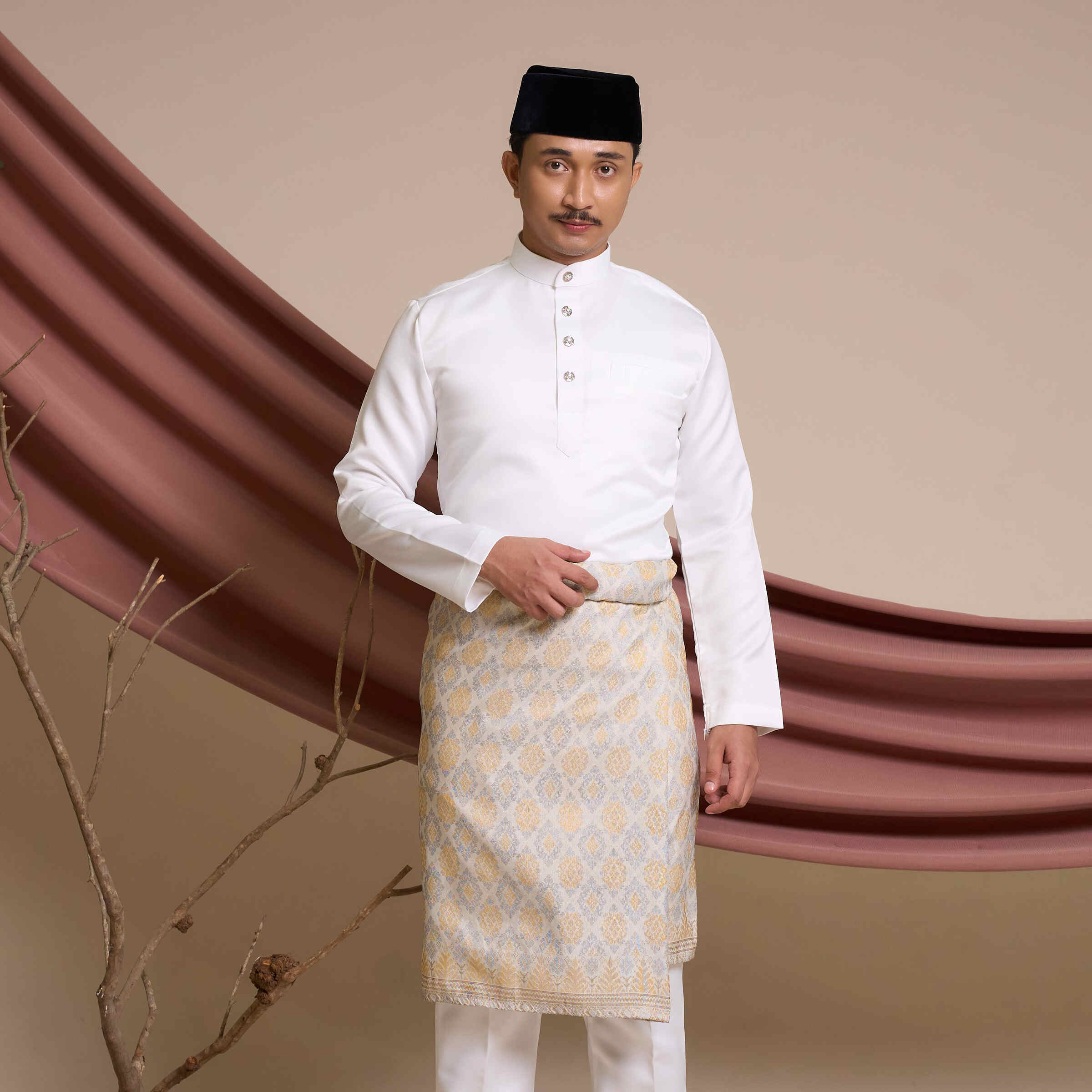 Arjuna Royal in Off White 1
