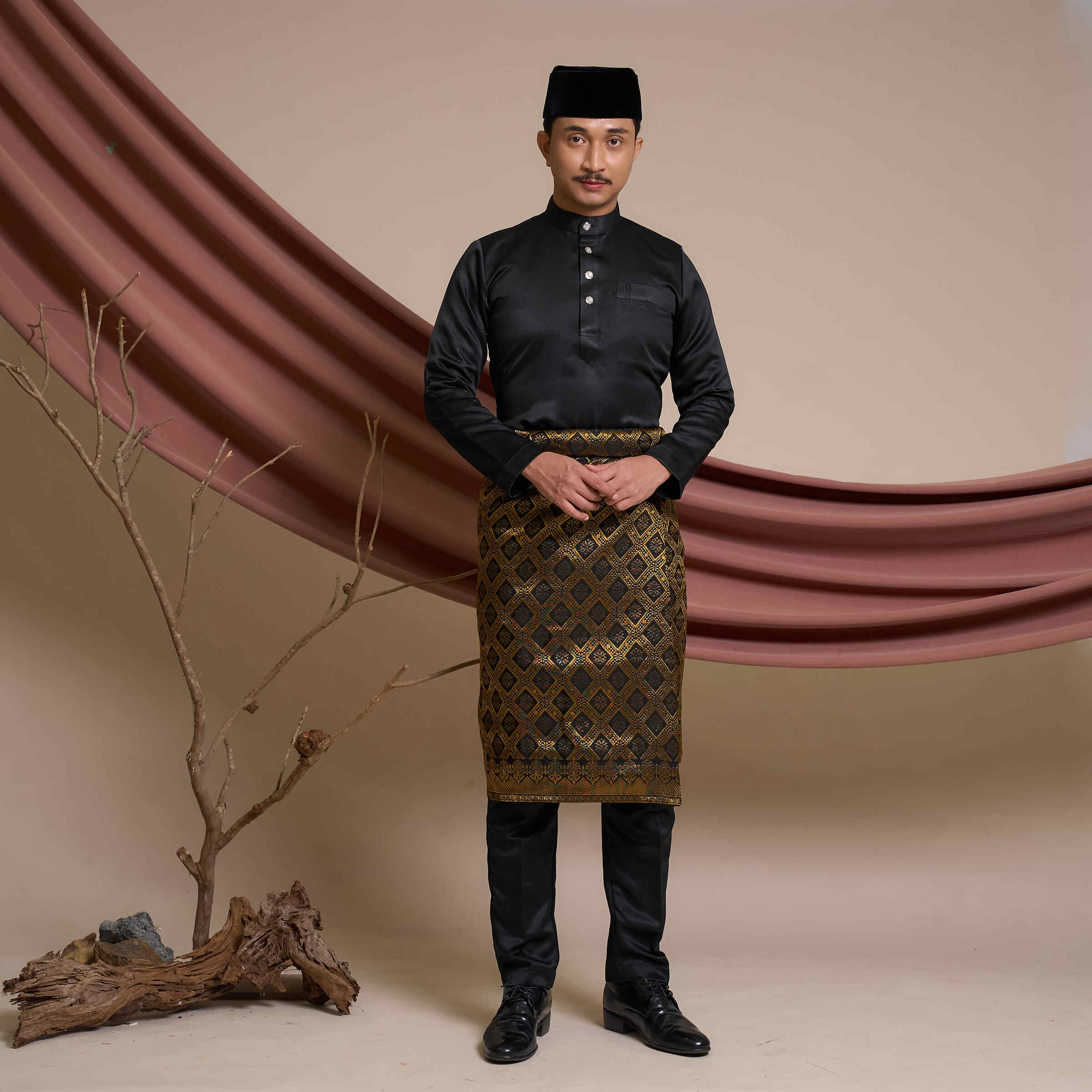 Arjuna Royal in Black
