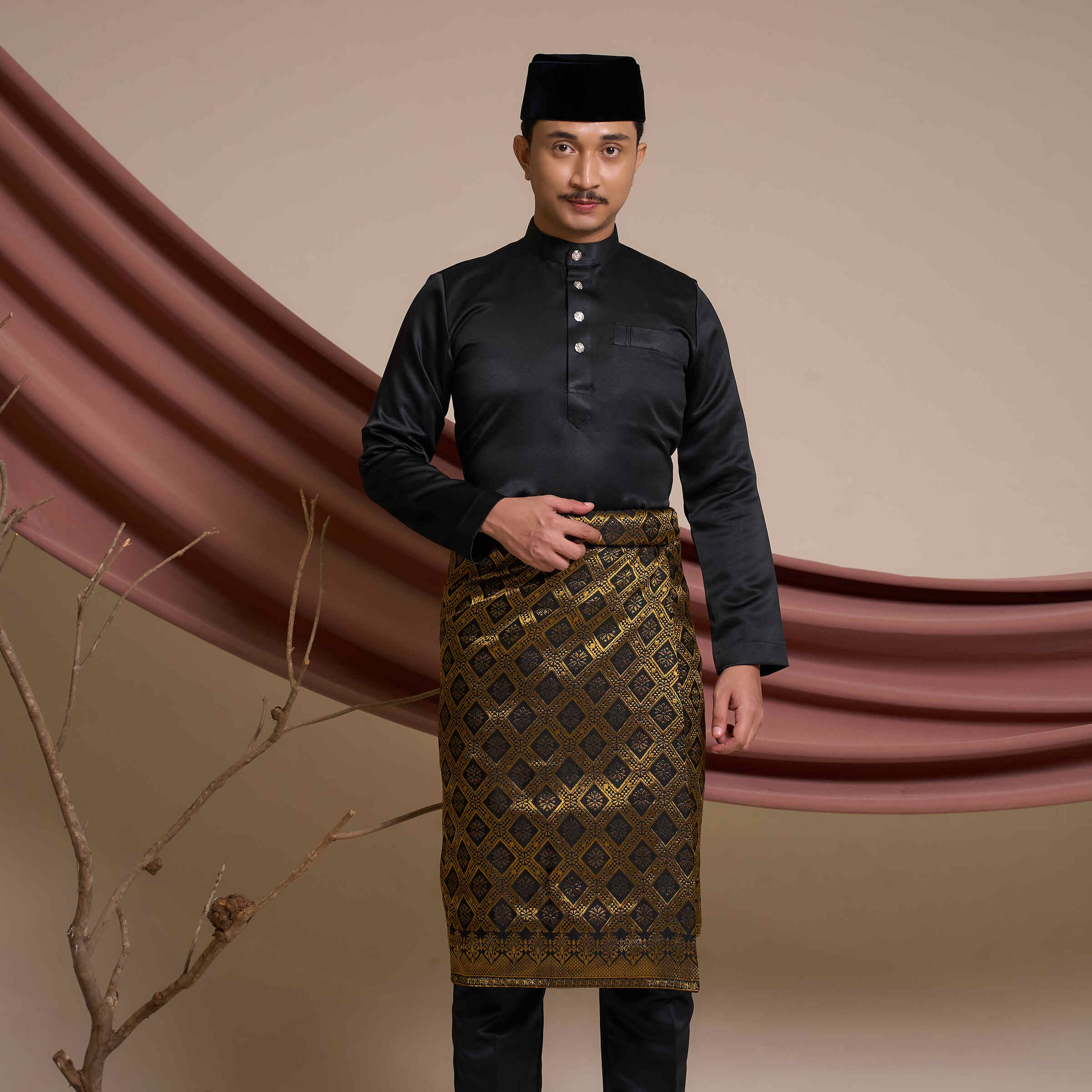 Arjuna Royal in Black
