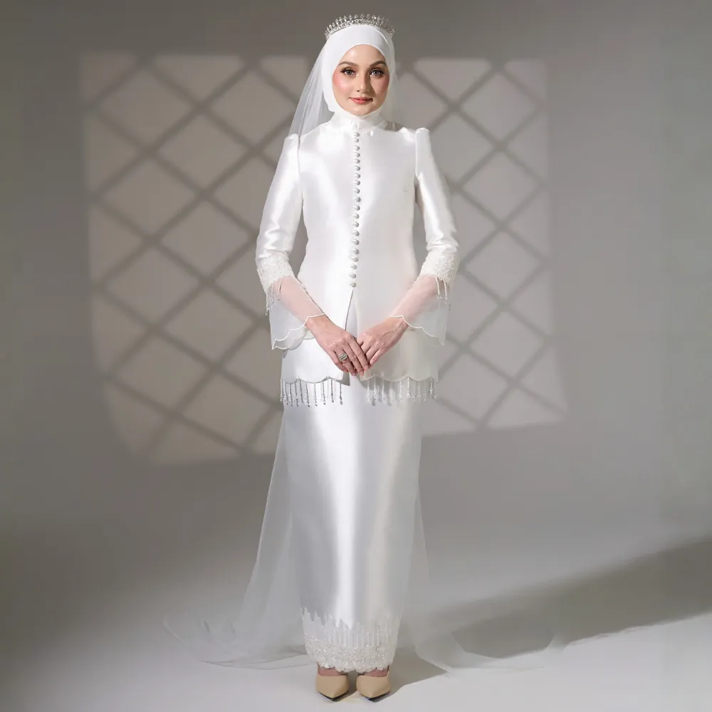 Luna in Off White 1