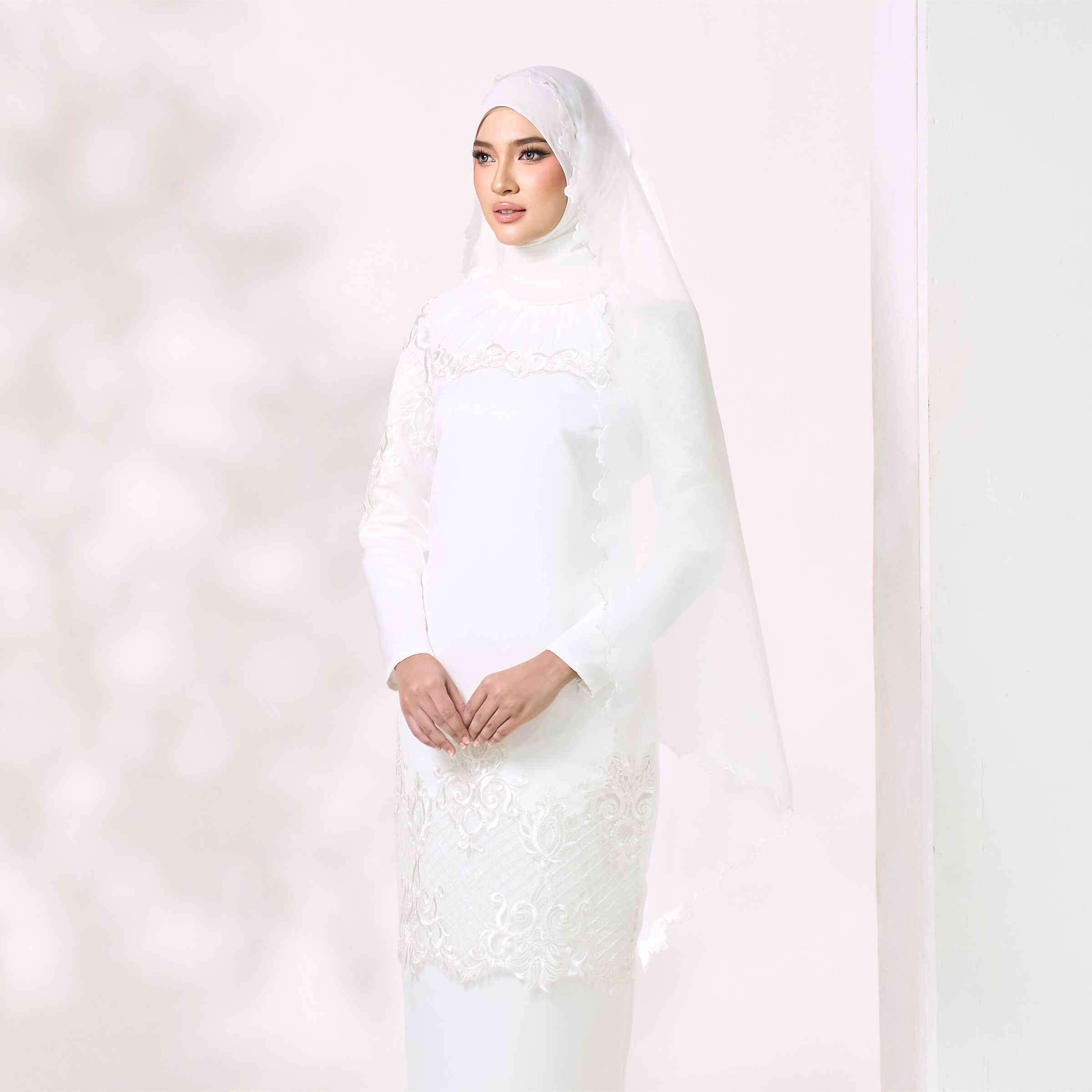 Aveline in White