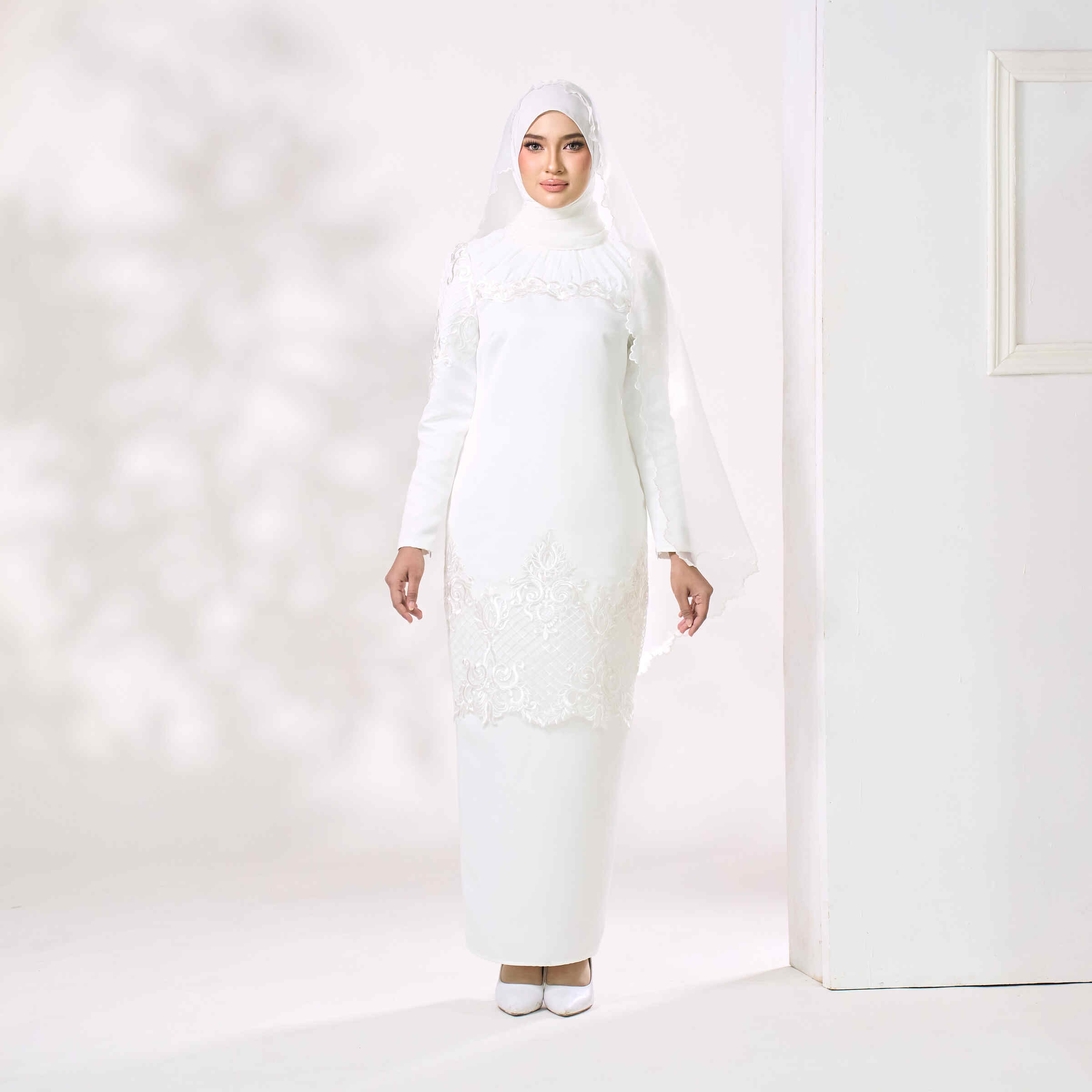 Aveline in White
