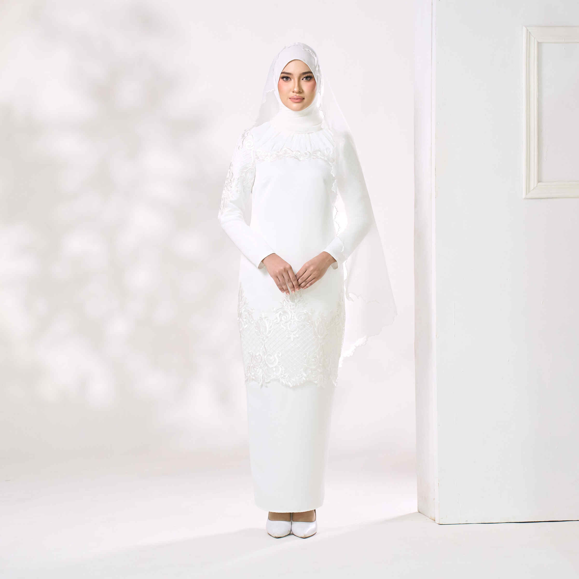 Aveline in White