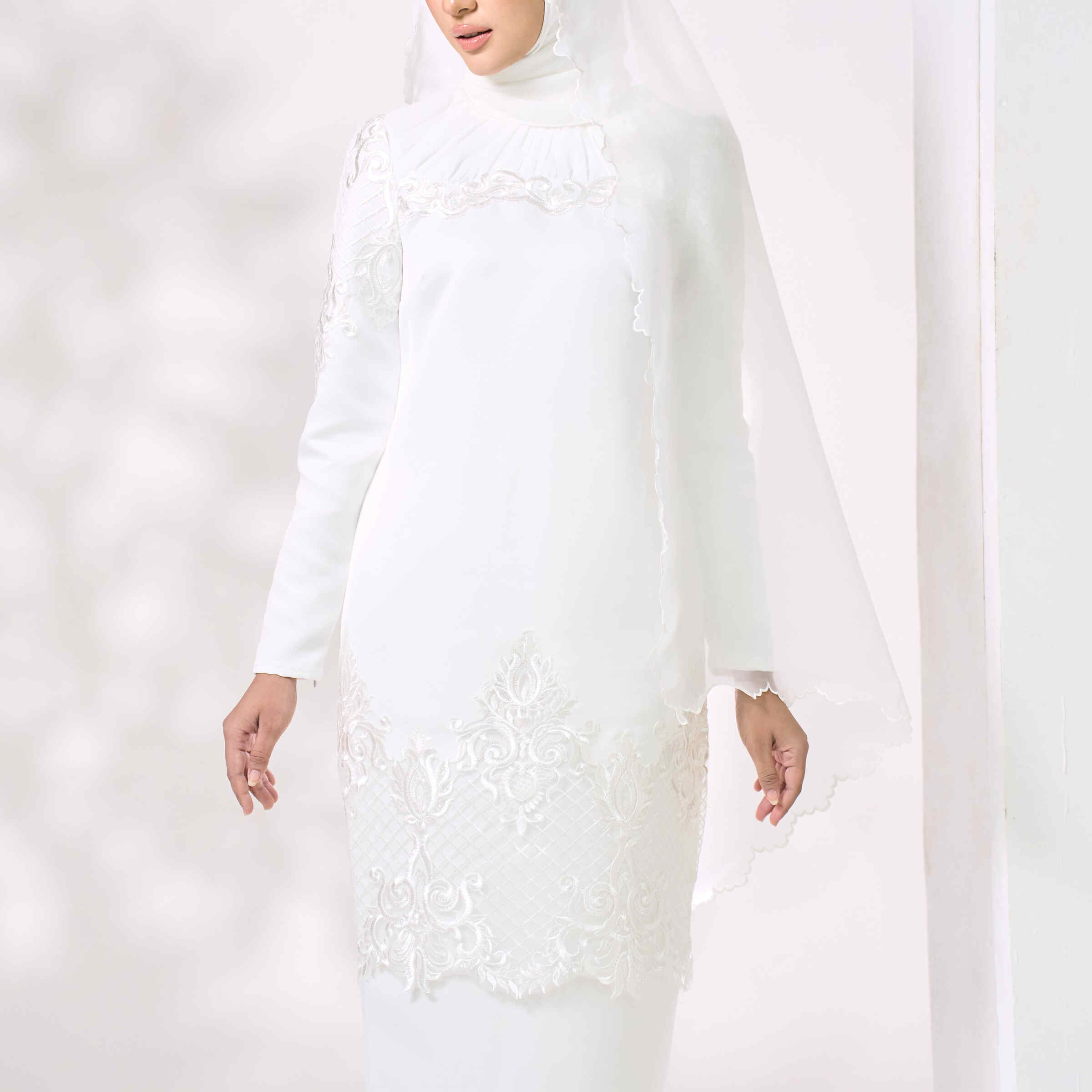 Aveline in White