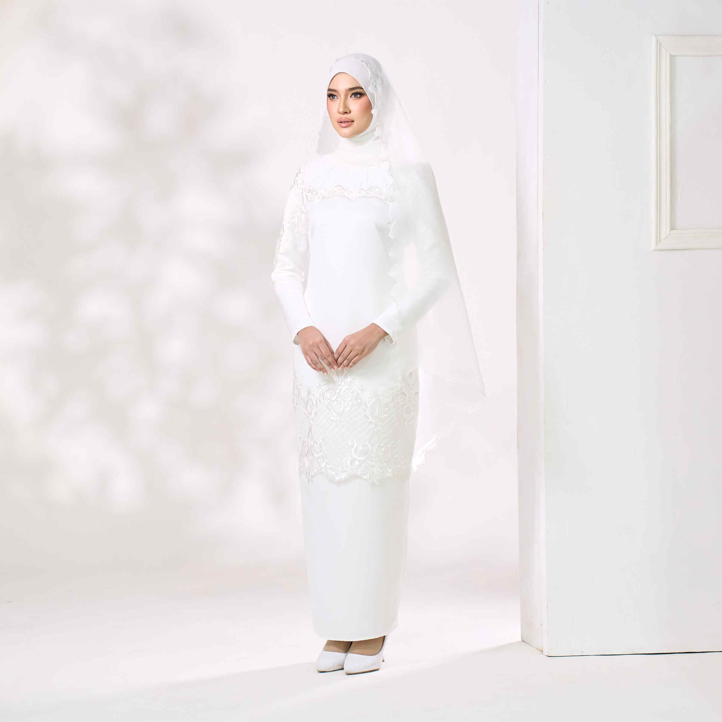 Aveline in White