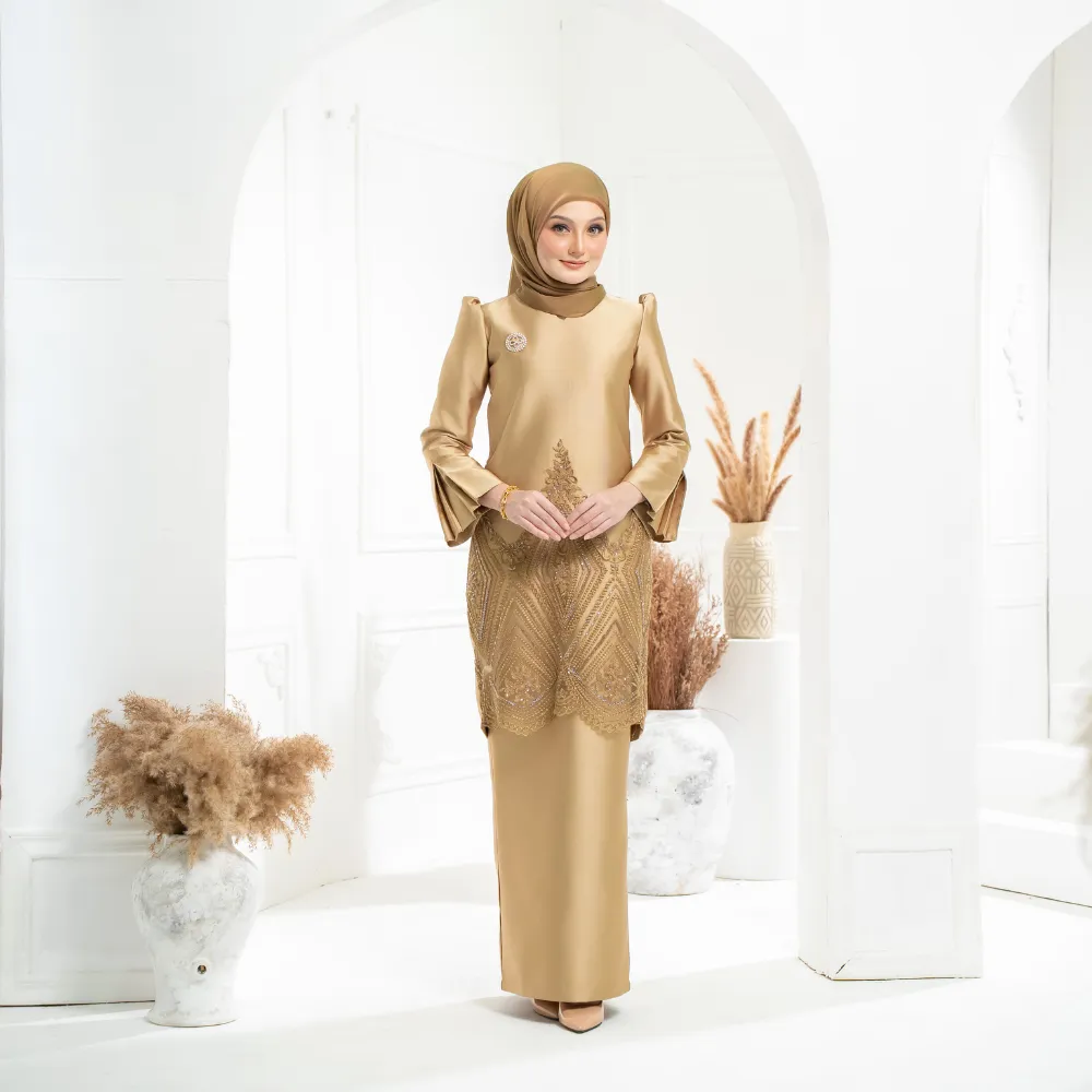 Amara in Golden Champagne