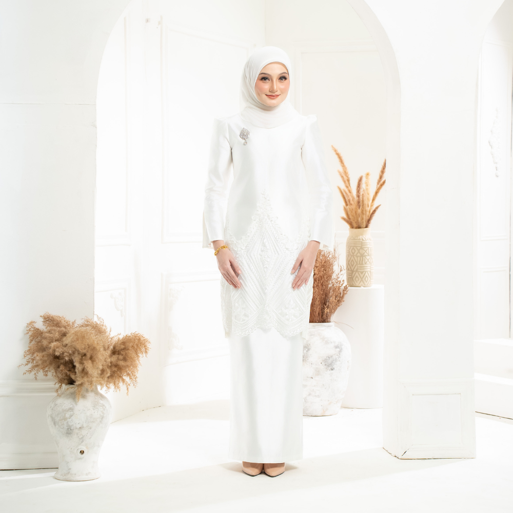 Amara in Off White 1