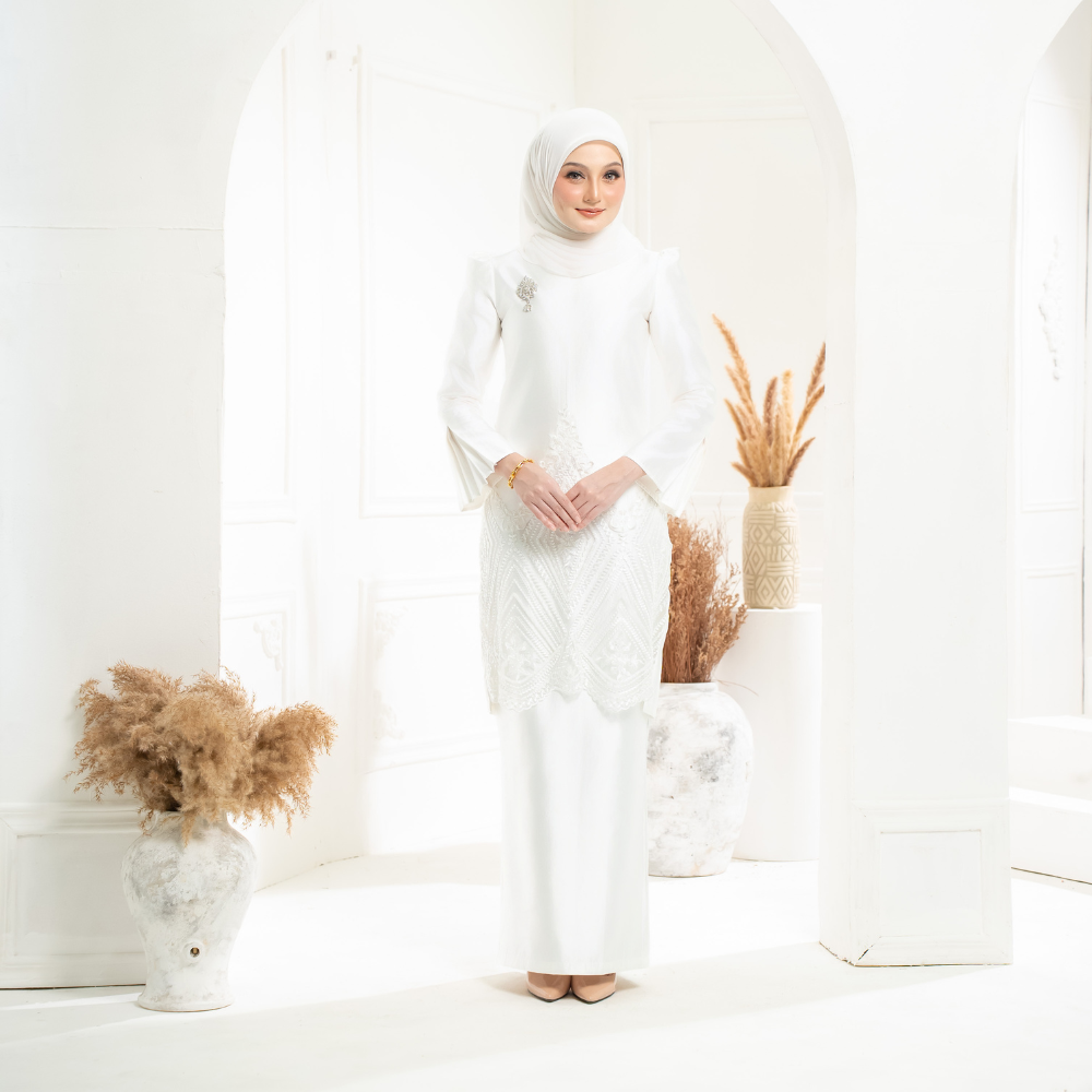 Amara in Off White 1