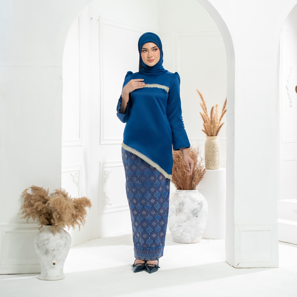 Mawar in Royal Blue