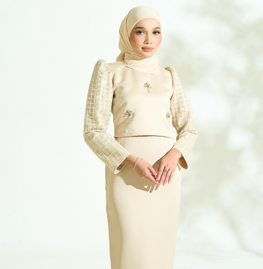 Velara in Sand Champagne