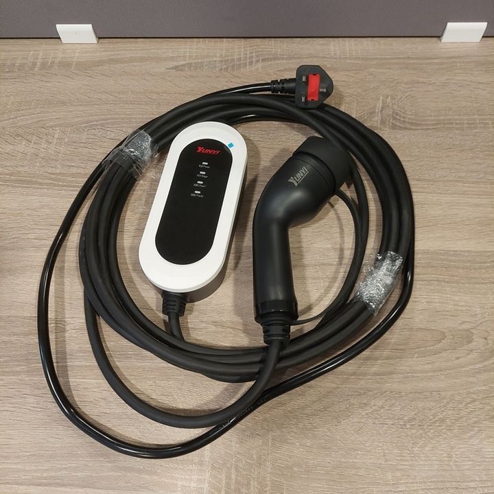 YEU13PA CHARGE b