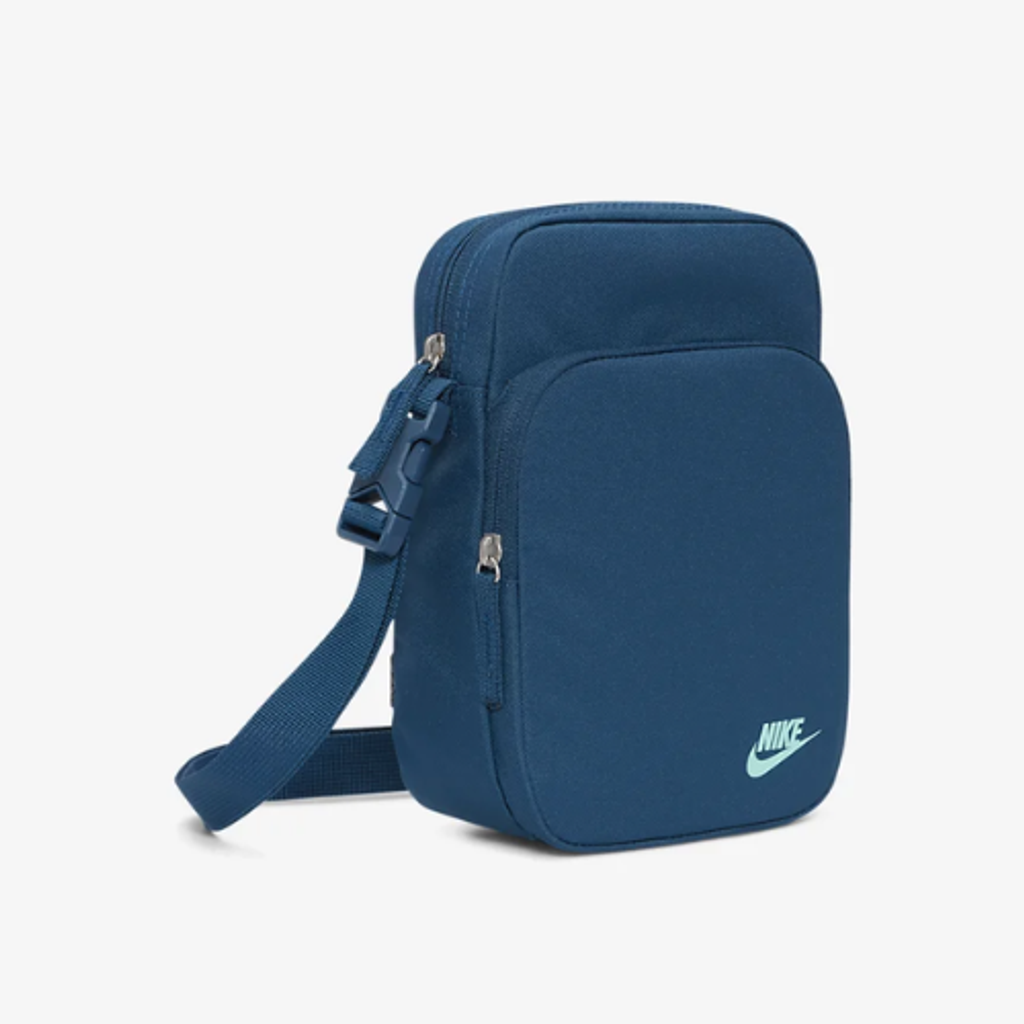 Nike - Heritage Cross-Body Bag 02