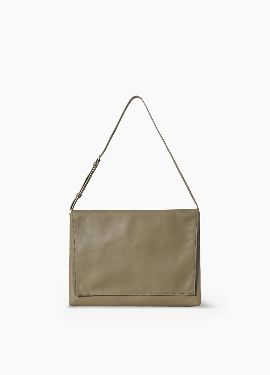 Nan-綠色羊皮-正面白底