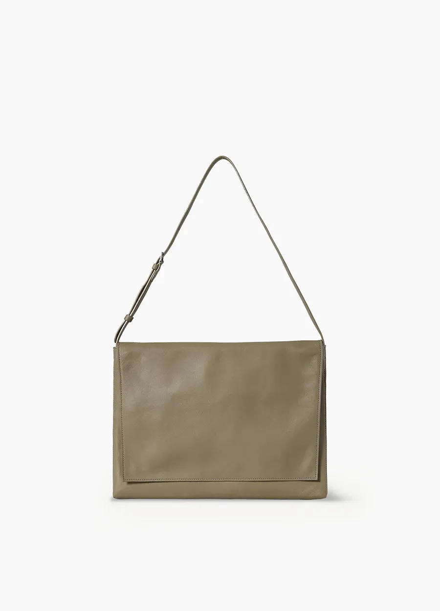 Nan-綠色羊皮-正面白底