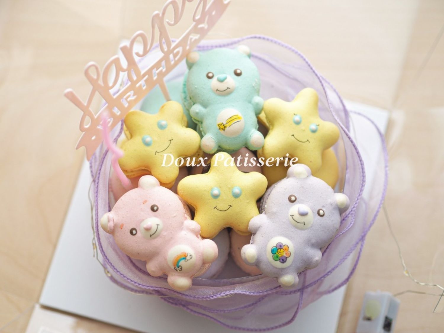 18-21pcs Mixture of classic and designer Macaron Cake 