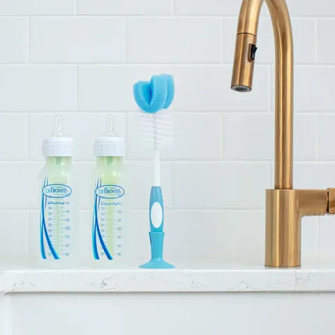 Lifestyle_Bottle_Brush_sink_with_DrBrowns_Narrow_Bottles_900x900_1d67be4d-693d-4d47-83ab-9168941b9951