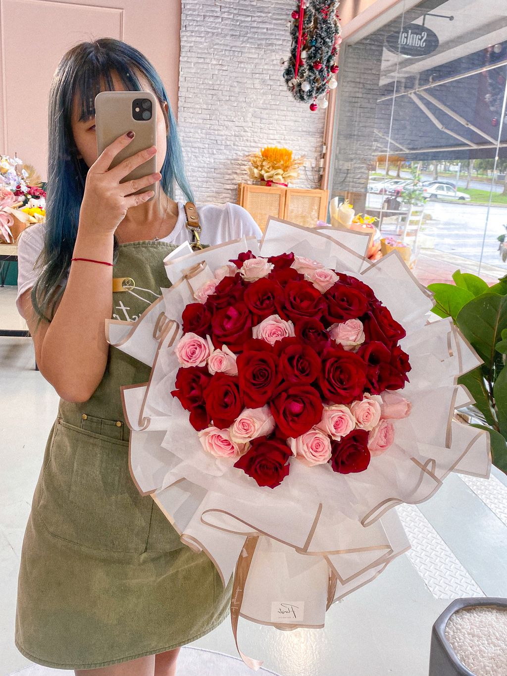 Floristr Florist Seremban Flower Bouquet Valentine 2023 Lovi'n