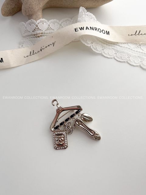 CHB23 Brooch