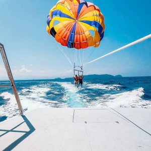 parasailing.jpg parasailing.jpg