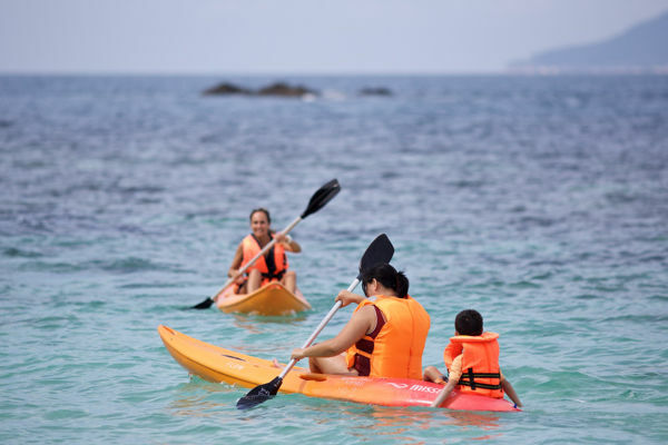 Kayaking-At-Rawa-Island.jpg