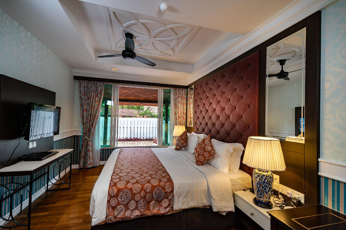 century-pines-resort-pahang-suite-bedroom1.jpg
