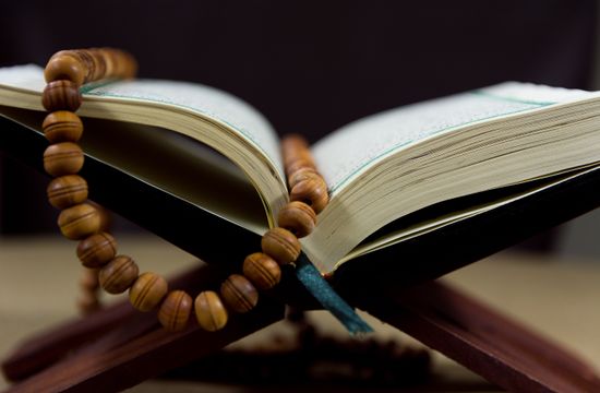 Kalau tak bermanfaat, kami tak jual. | BOOKLIX