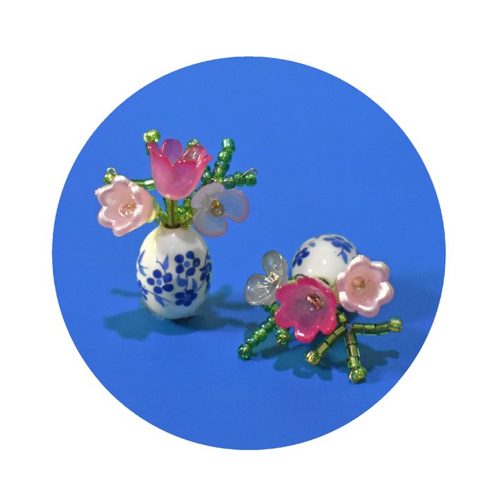 Iris vase dangle