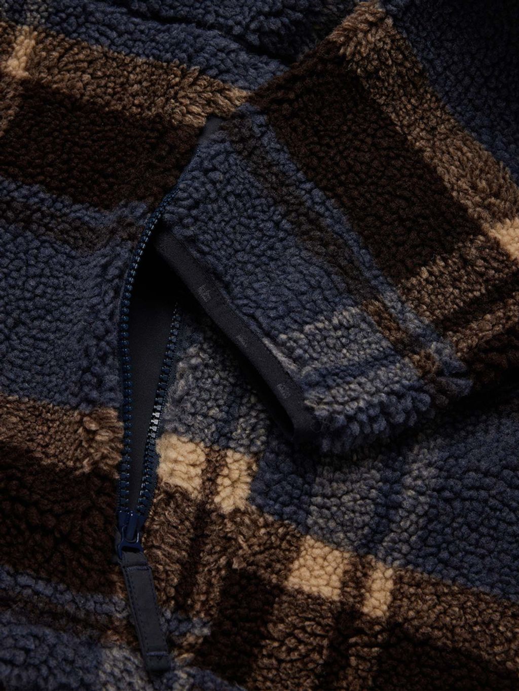 307_VA0268002-9-full