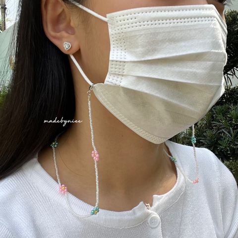 Daisies in Bloom Mask Strap 2 (Watermarked).JPG