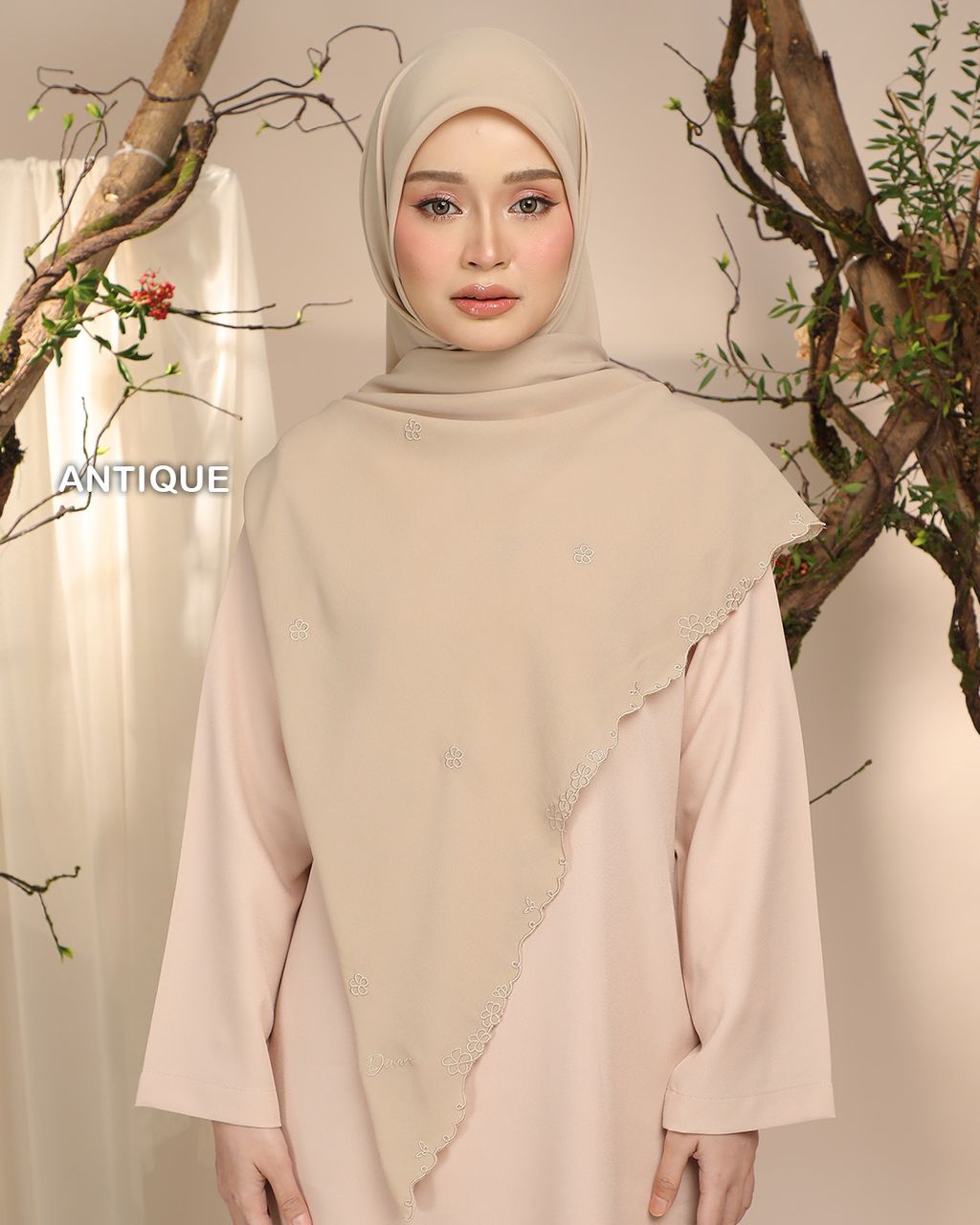ANTIQUE 1