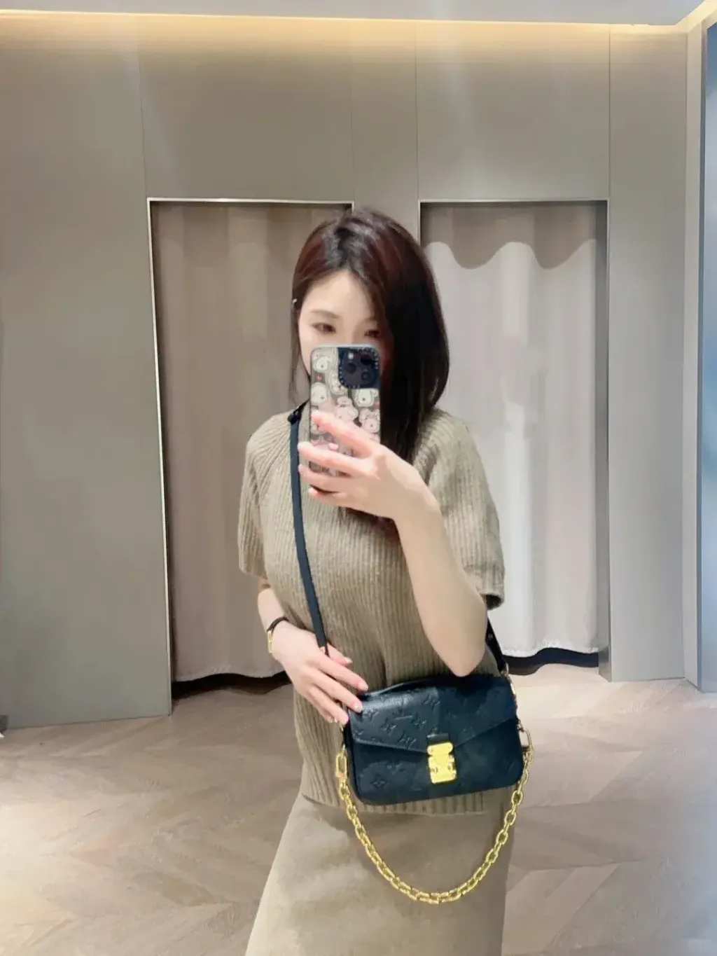 挑战上身100只大牌包｜Lv新款黑皮邮差mini_4_VI薇奢品买手店_来自小红书网页版