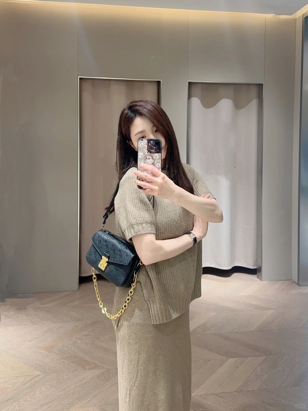 挑战上身100只大牌包｜Lv新款黑皮邮差mini_10_VI薇奢品买手店_来自小红书网页版