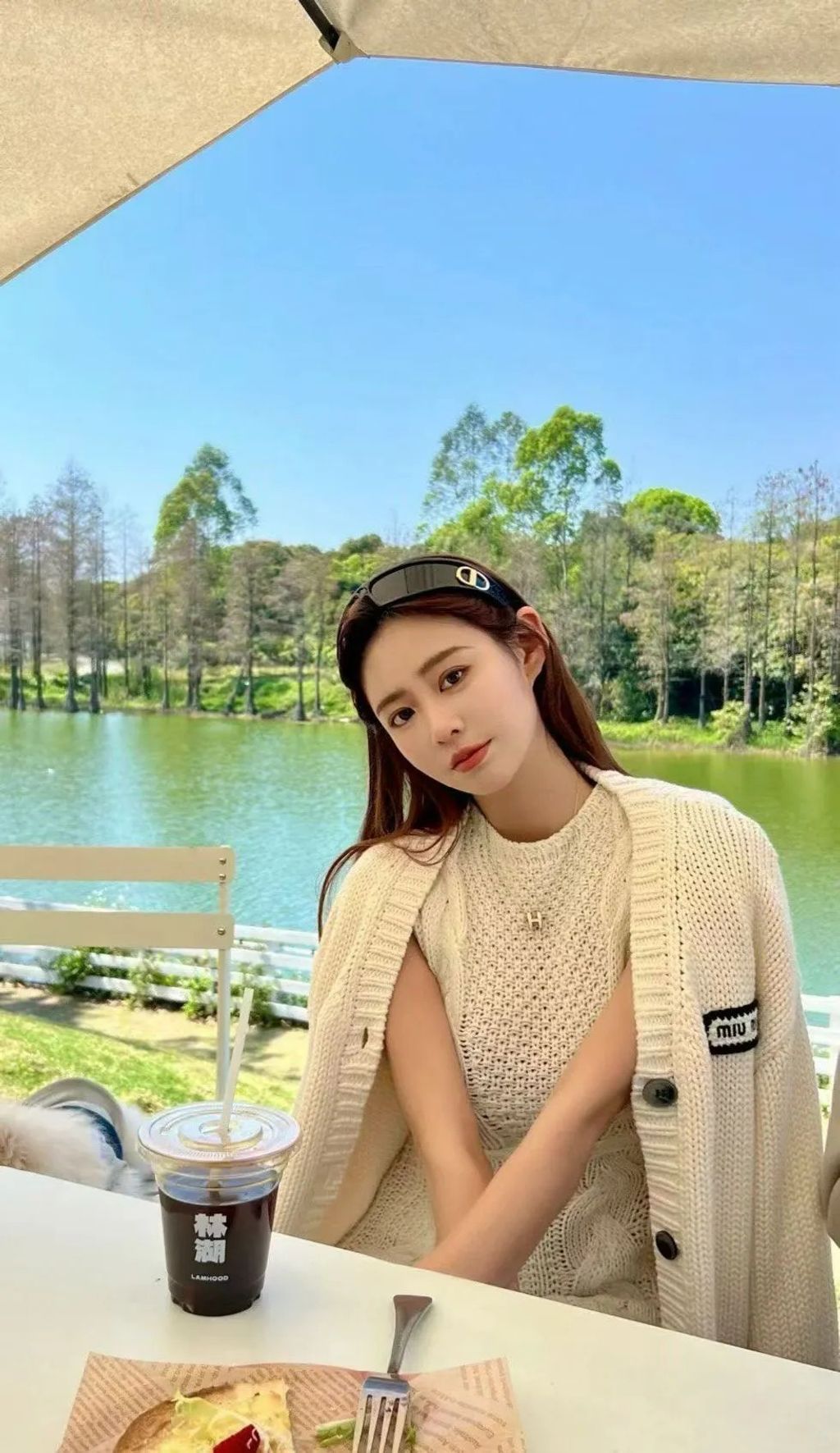 ˇ4