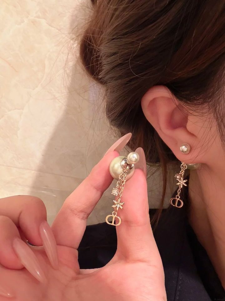 Dior26b耳钉💫✨戴上真的太气质了！好高级_1_Syling vintage 中古坚奥兴奢品_來自小紅書網頁版
