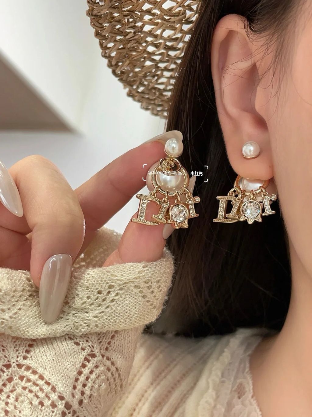 Dior26✨谁戴谁好看的珍珠耳环🤩喜欢～_1_MeeNabi奢品_來自小紅書網頁版