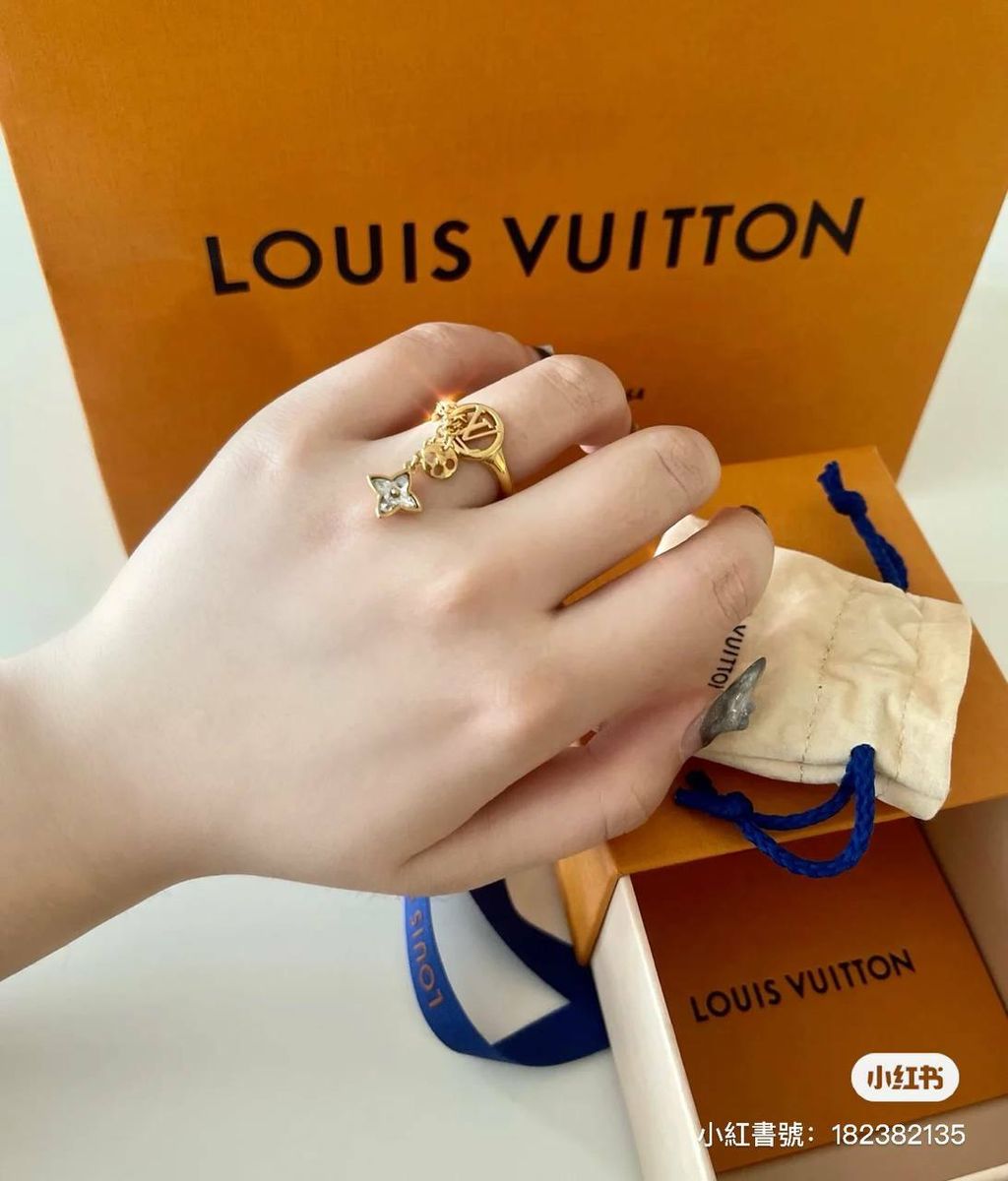 Shop Louis Vuitton My Blooming Strass Bracelet (M00583) by sunnyfunny