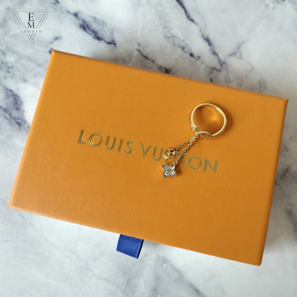 Shop Louis Vuitton My Blooming Strass Bracelet (M00583) by lufine