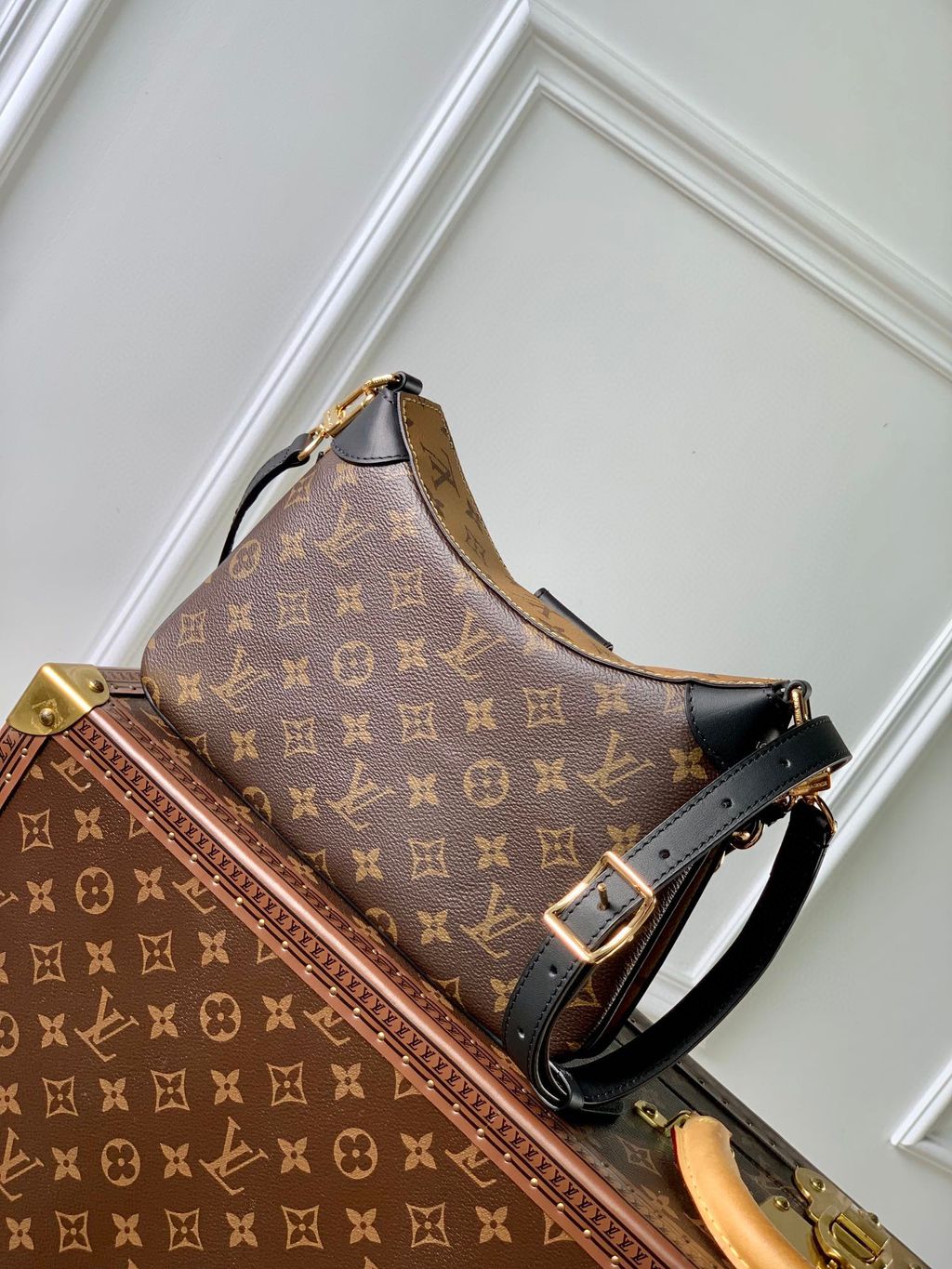 M46659 #LV Twinny.Inspired by the Maison's archives, the casual