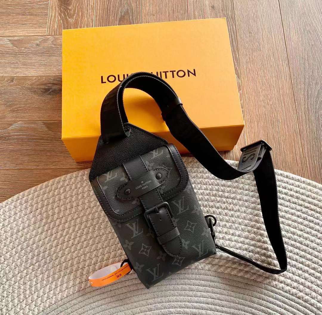 Louis Vuitton MONOGRAM Saumur Slingbag (M45912)