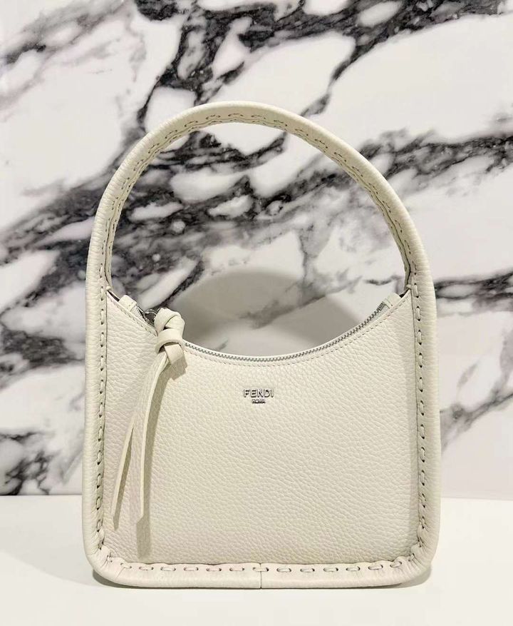 FENDI MINI FENDESSENCE 腋下包 