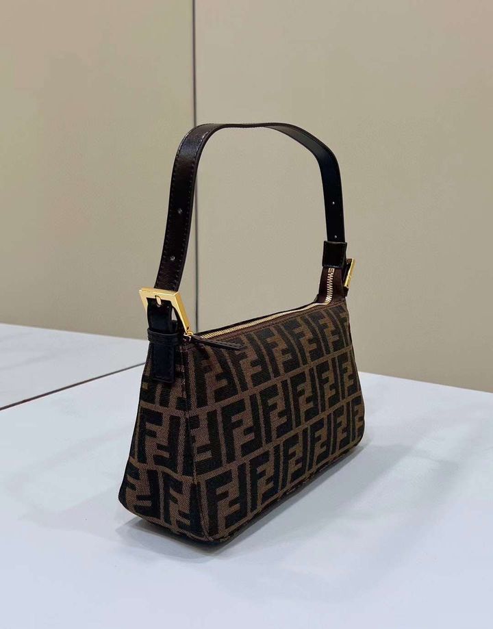FENDI ZUCCA 老花中古腋下包 1