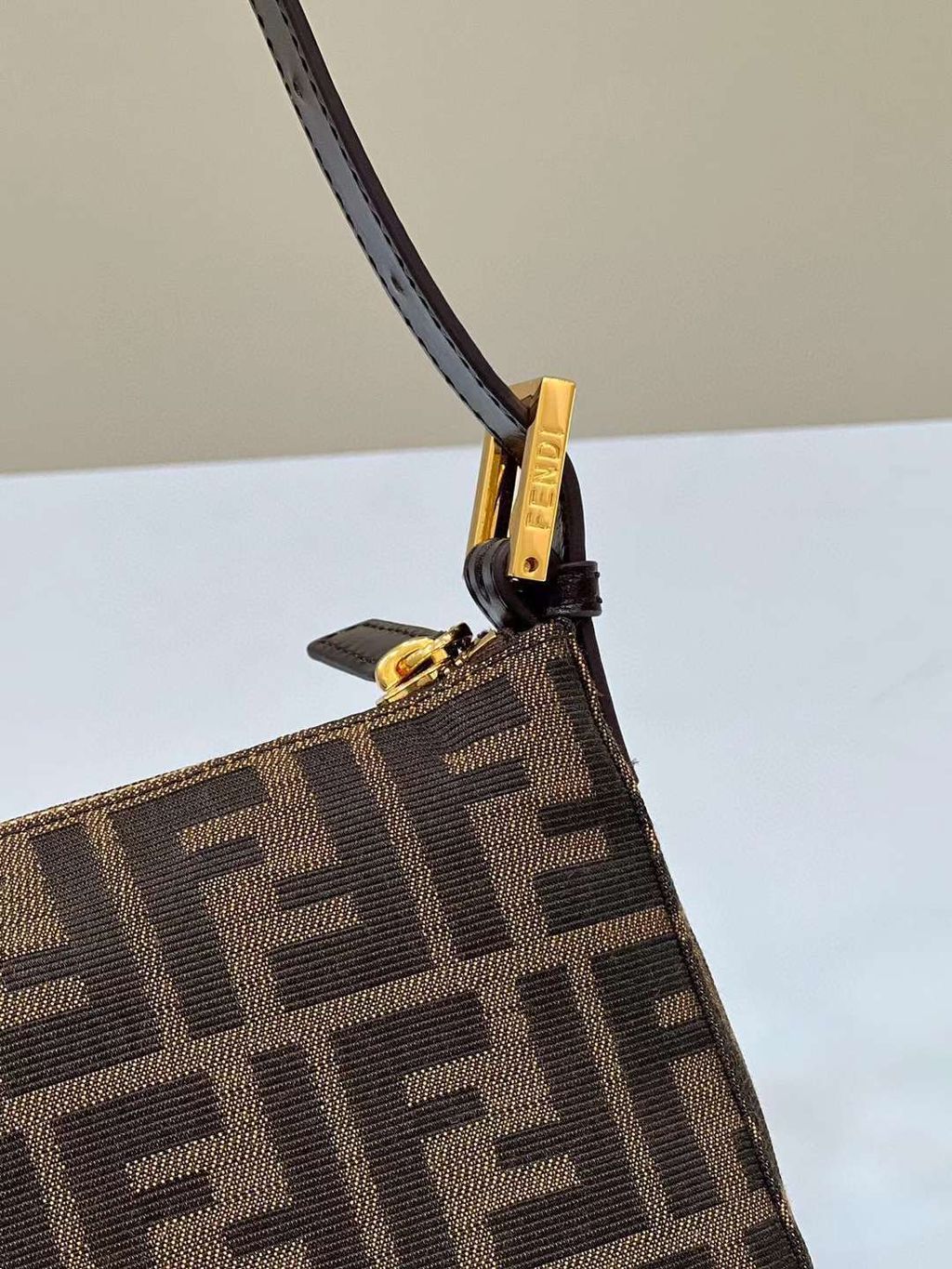 FENDI ZUCCA 老花中古腋下包 2