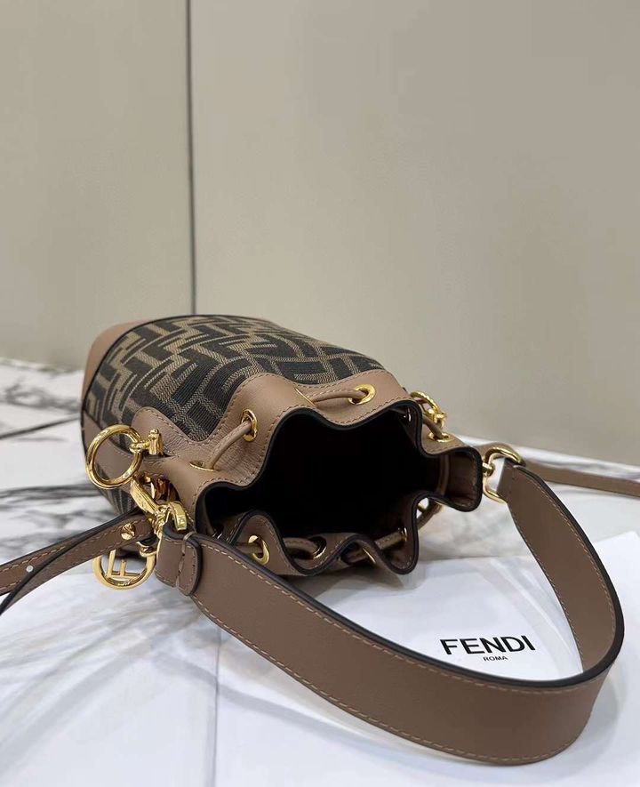 FENDI MON TRESOR 棕色織錦布料迷你水桶包 3